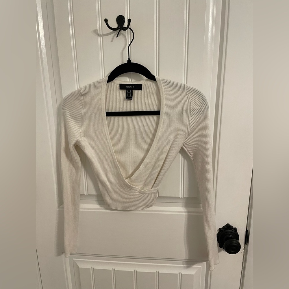 Forever 21 White Knit V-Neck Cropped Sweater Size Small